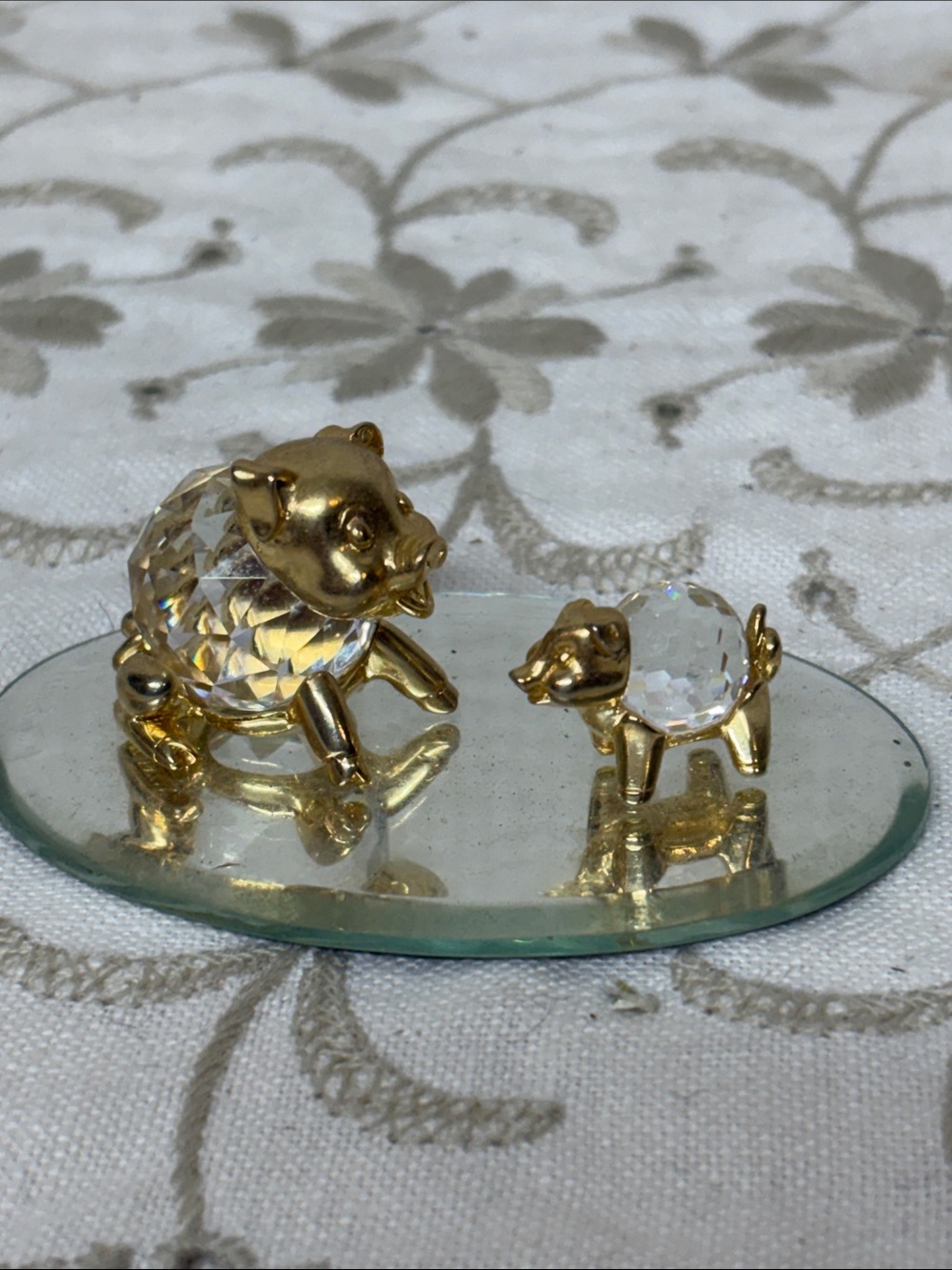 Crystal pig family